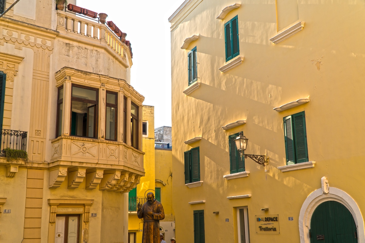 Gallipoli-Piazza-De-Amicis-1